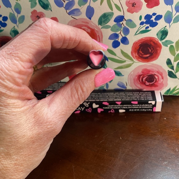 Mary Kay heart shaped lipstick, limited edition, “Courageous Pink”- Matte - Picture 7 of 10